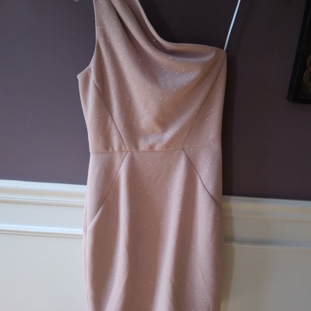 PARTY SPARKLING ONE SHOLDER DRESS SIZE: 4  BY: VINCE CAMUTO